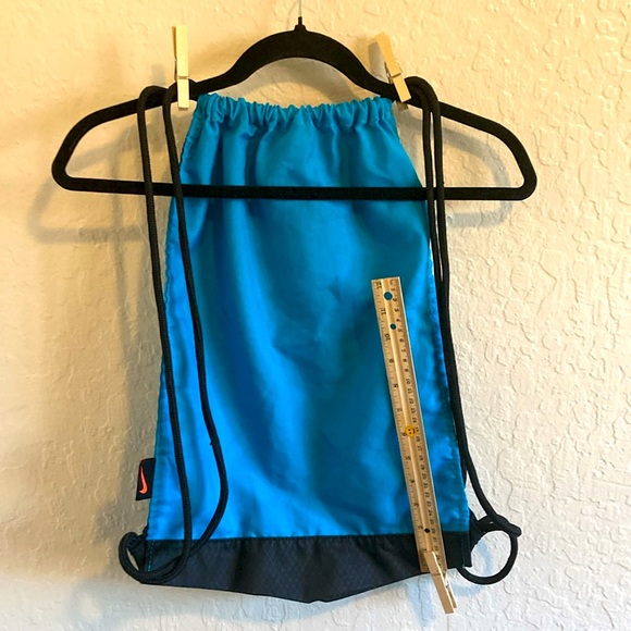 EUC Nike Bag ✔️ 13” x 17” Gym Bag Lightweight Backpack - Picture 2 of 6